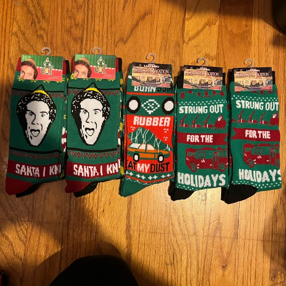 NATIONAL LAMPOON AND ELF XMAS CREW SOCKS. BRAND NEW SET OF 5. ADULT SIZE 6-12